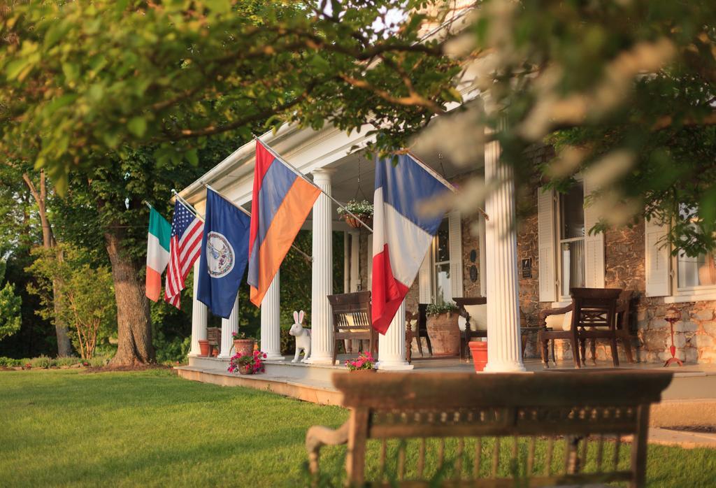 L'Auberge Provencale Inn & Restaurant Boyce Exterior photo